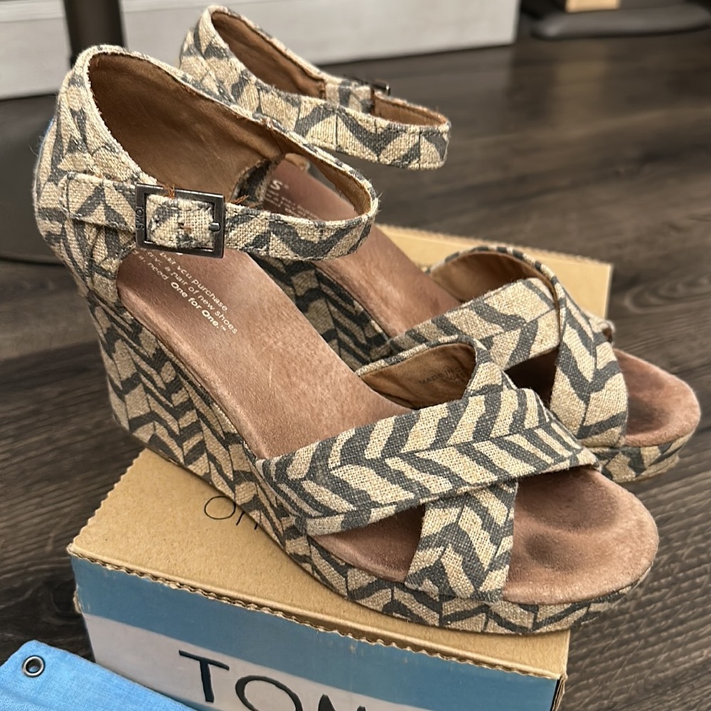 91 TOMS‎ Espadrilles Size 8